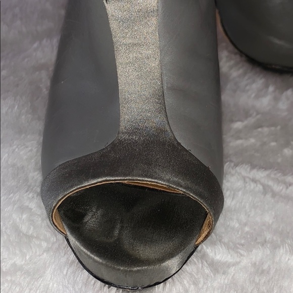 Gently Loved L.A.M.B Heels - Picture 11 of 11